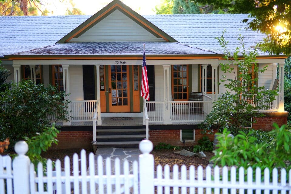 Wine tasting Sutter Creek CA — Bella Grace Vineyards Main Street tasting room